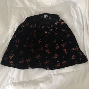 Size M velvet skirt with flowers